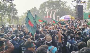 ‘মার্চ ফর ইউনিটি’: শহীদ মিনারে ছাত্র-জনতার ঢল